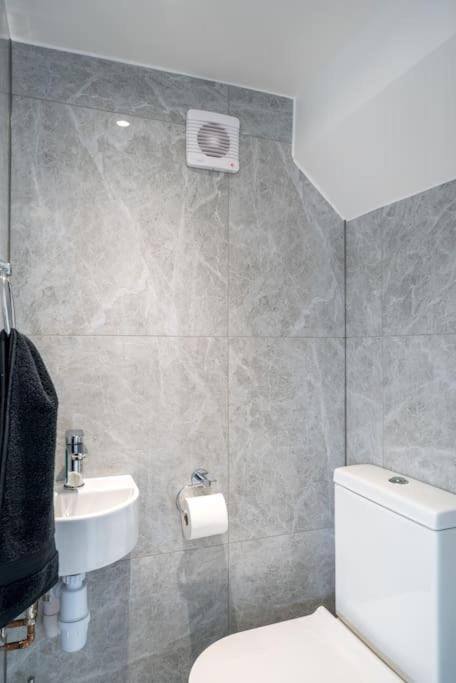 شقة Lux 3Bed Near Wembley With Parking By Oceana Group - Sleeps 8 هارو المظهر الخارجي الصورة